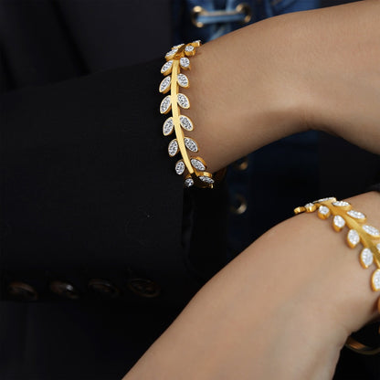 18K Gold Luxury Leaf-shaped Diamond Jewelry