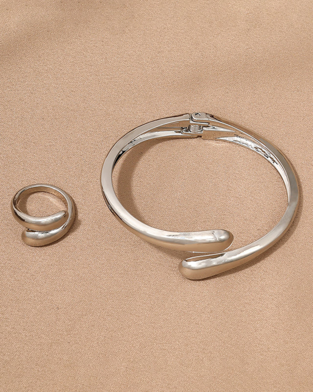 Smooth Gold Two-piece Ring and Bracelet Set