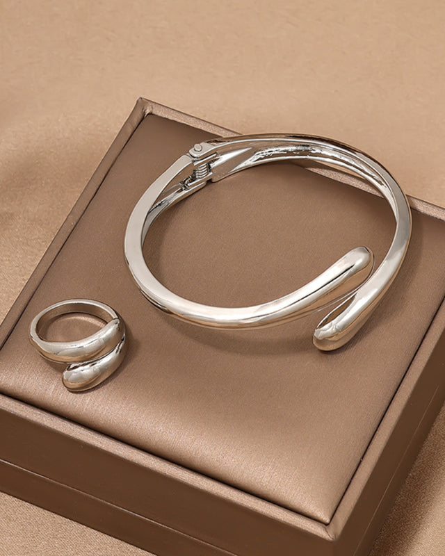 Smooth Gold Two-piece Ring and Bracelet Set