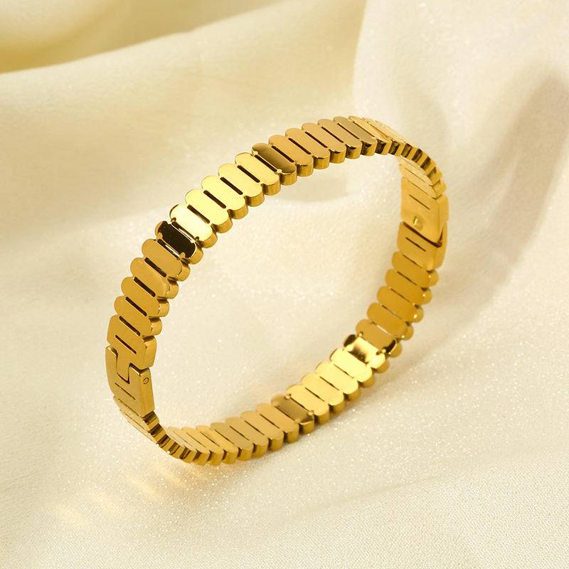 Belt Style Bangle