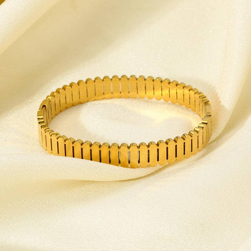 Belt Style Bangle