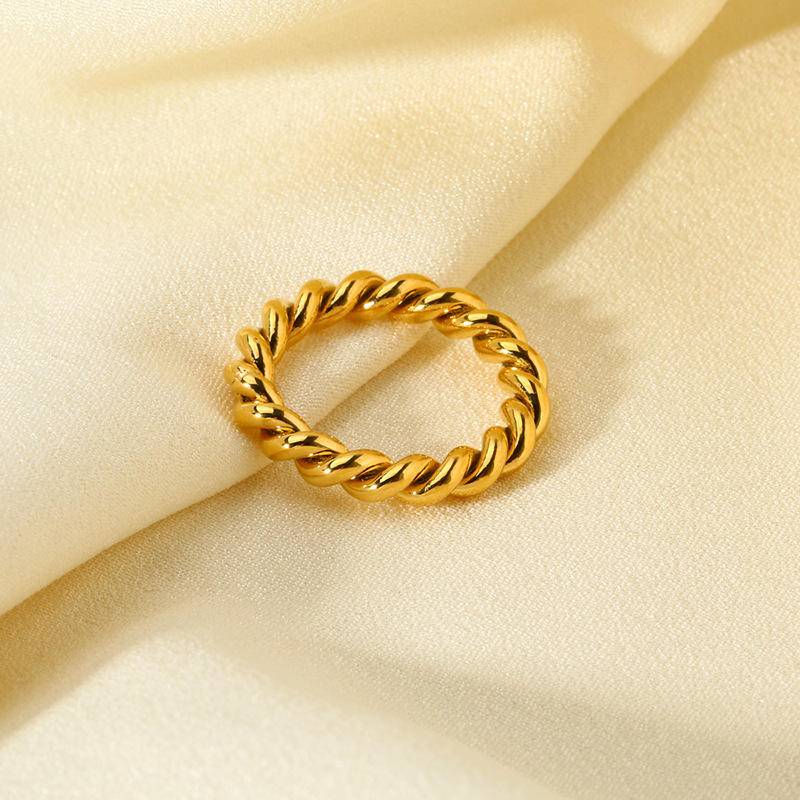 18K Gold Twist Ring