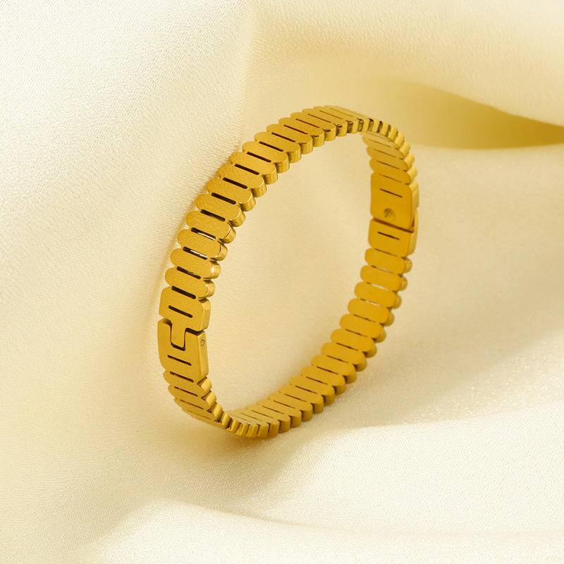 Belt Style Bangle